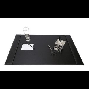 Dacasso Rustic Black Leather Pad (34”x20”)